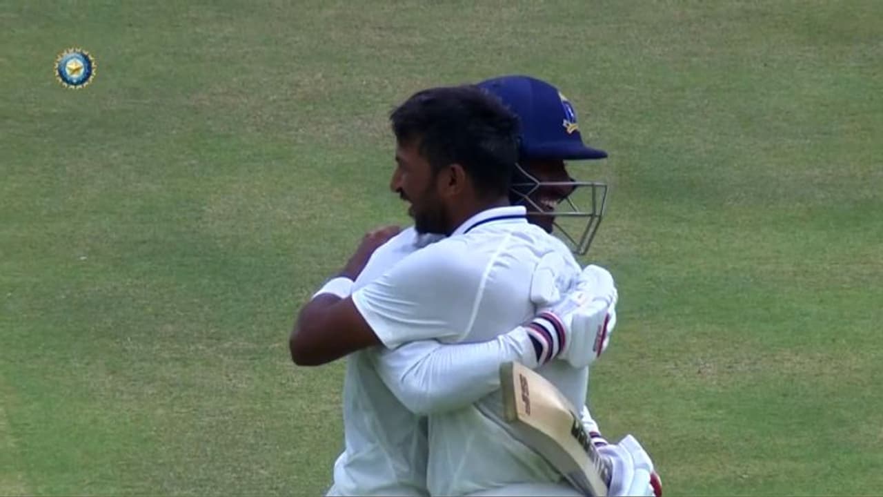 முதல் தர கிரிக்கெட்டில் வரலாற்று சாதனை படைத்த பெங்கால் அணி..! முதல் தர கிரிக்கெட்டில் வரலாற்று சாதனை படைத்த பெங்கால் அணி..!