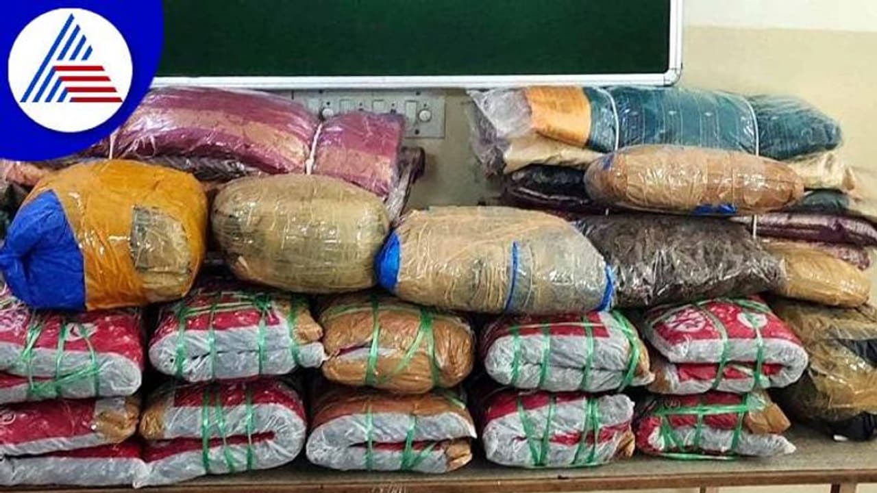 ಸೀರೆ ವ್ಯಾಪಾರದ ಸೋಗಲ್ಲಿ ಬೆಂಗ್ಳೂರಲ್ಲಿ ಗಾಂಜಾ ಮಾರಾಟ: ಐವರ ಬಂಧನ ಸೀರೆ ವ್ಯಾಪಾರದ ಸೋಗಲ್ಲಿ ಬೆಂಗ್ಳೂರಲ್ಲಿ ಗಾಂಜಾ ಮಾರಾಟ: ಐವರ ಬಂಧನ