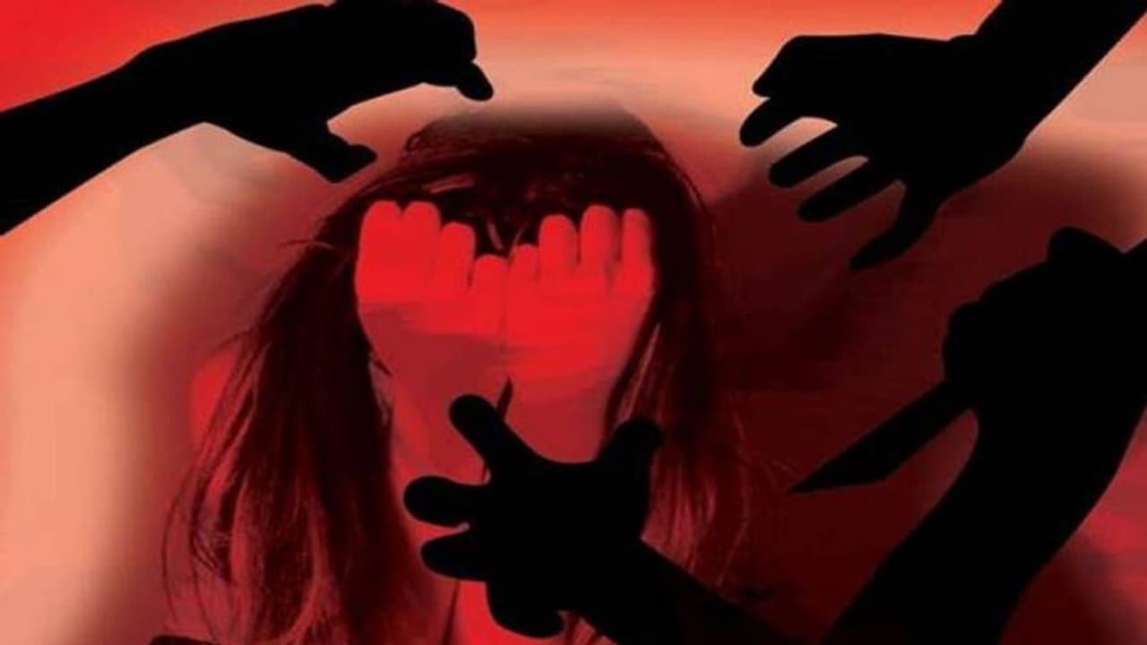 அய்யோ என்ன காப்பாத்துங்க.. ஓடும் பேருந்தில் சிறுமி கூட்டு பாலியல் பலாத்காரம்..நாட்டை உலுக்கிய அடுத்த அதிர்ச்சி அய்யோ என்ன காப்பாத்துங்க.. ஓடும் பேருந்தில் சிறுமி கூட்டு பாலியல் பலாத்காரம்..நாட்டை உலுக்கிய அடுத்த அதிர்ச்சி