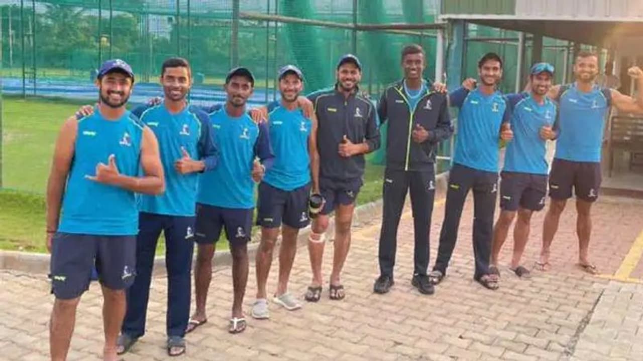 Ranji Trophy 2022 Quarterfinal में बंगाल की टीम ने रचा इतिहास, 1 2 नहीं 9 खिलाड़ियों ने ठोका पचासा Ranji Trophy 2022 Quarterfinal में बंगाल की टीम ने रचा इतिहास, 1 2 नहीं 9 खिलाड़ियों ने ठोका पचासा