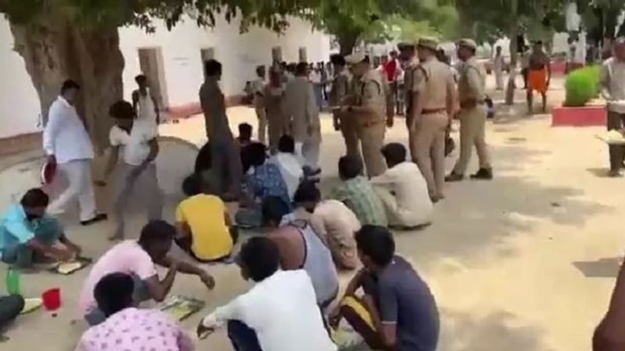 बाराबंकी जेल में नींबू घोटाले मामले में अधीक्षक समेत 4 निलंबित, बंदियों ने मंत्री के सामने लगाए कई आरोप