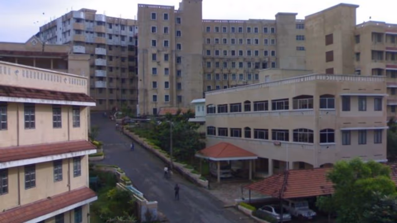 കാരക്കോണം മെഡിക്കൽ കോഴ; സിഎസ്ഐ സഭാ മുൻ മോഡറേറ്റര് അടക്കം 4 പ്രതികള്, കുറ്റപത്രം നല്കി ഇഡി കാരക്കോണം മെഡിക്കൽ കോഴ; സിഎസ്ഐ സഭാ മുൻ മോഡറേറ്റര് അടക്കം 4 പ്രതികള്, കുറ്റപത്രം നല്കി ഇഡി