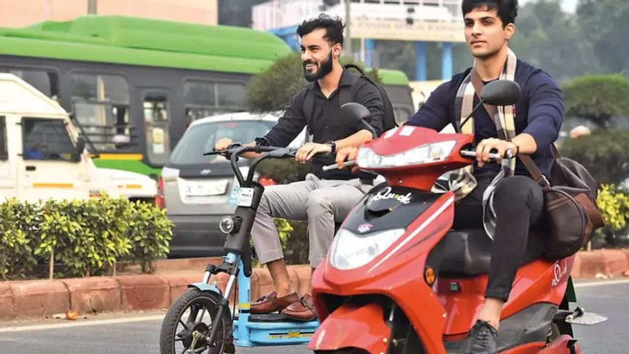 ರಾಜ್ಯದಲ್ಲಿ ಎಲೆಕ್ಟ್ರಿಕ್ ವಾಹನಗಳ ನೋಂದಣಿಯಲ್ಲಿ ಭಾರೀ ಏರಿಕೆ! ರಾಜ್ಯದಲ್ಲಿ ಎಲೆಕ್ಟ್ರಿಕ್ ವಾಹನಗಳ ನೋಂದಣಿಯಲ್ಲಿ ಭಾರೀ ಏರಿಕೆ!