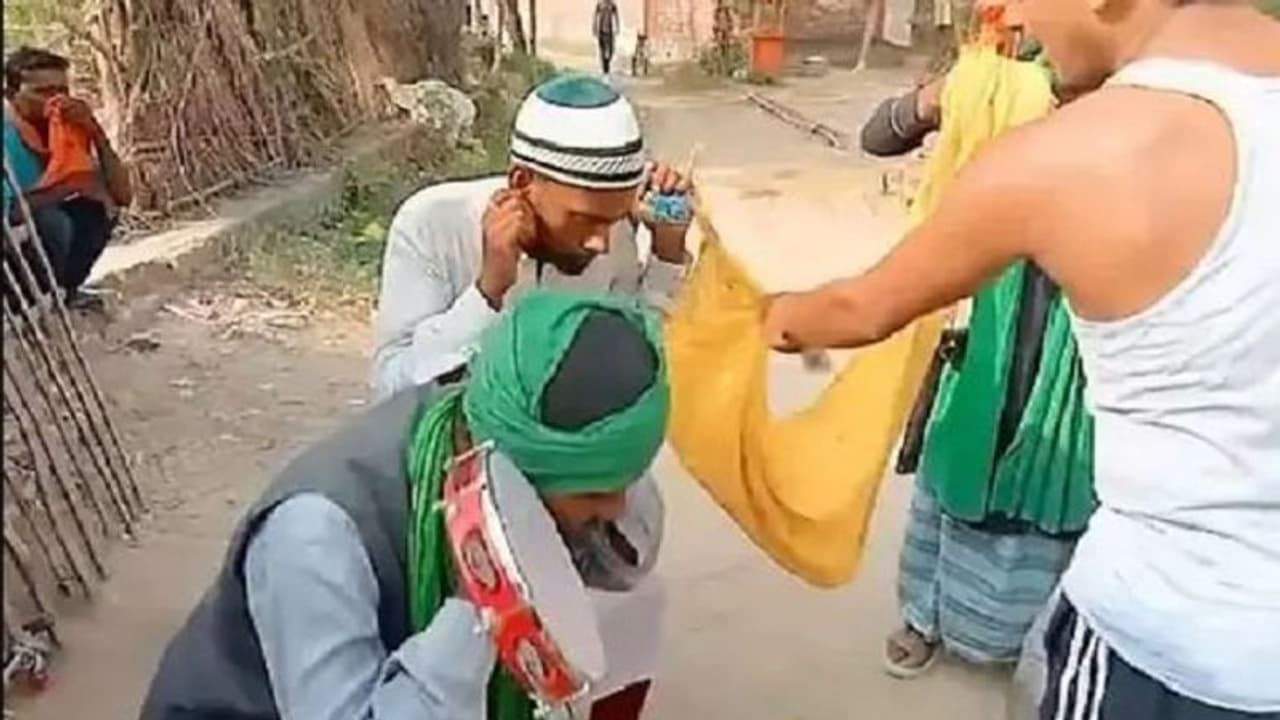 मुस्लिम फकीरों बोले जबरन लगवाए गए जय श्री राम के नारे, उठक बैठक के बाद गांव से बाहर खदेड़ा मुस्लिम फकीरों बोले जबरन लगवाए गए जय श्री राम के नारे, उठक बैठक के बाद गांव से बाहर खदेड़ा