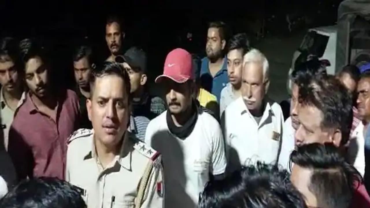 जोधपुर में घर से निकलने से पहले पढ़ें ये खबर: पूरे शहर में फिर लगी धारा 144, चौंक चौराहों पर पुलिस बल तैनात जोधपुर में घर से निकलने से पहले पढ़ें ये खबर: पूरे शहर में फिर लगी धारा 144, चौंक चौराहों पर पुलिस बल तैनात