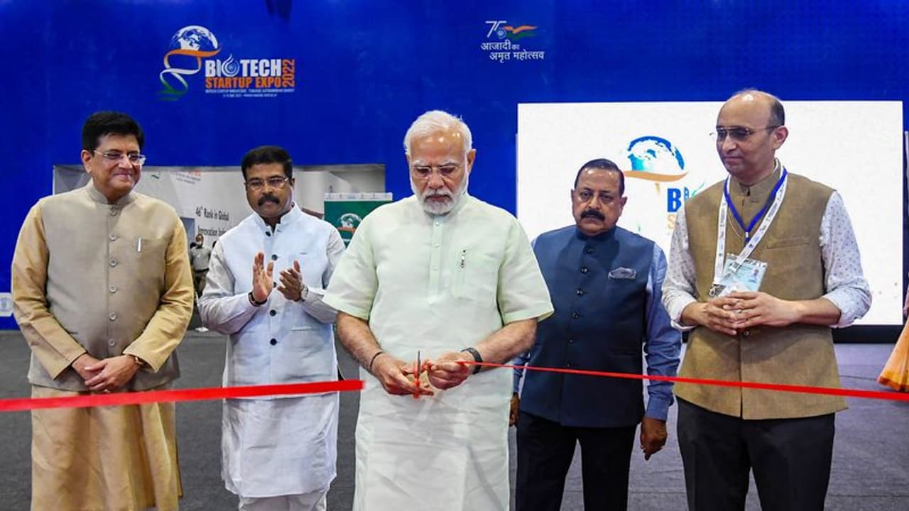 देवघर में पीएम के कार्यक्रम को लेकर तैयारियां शुरु, 12 जुलाई को करेंगे यहां बने नए एयरपोर्ट का उद्घाटन देवघर में पीएम के कार्यक्रम को लेकर तैयारियां शुरु, 12 जुलाई को करेंगे यहां बने नए एयरपोर्ट का उद्घाटन