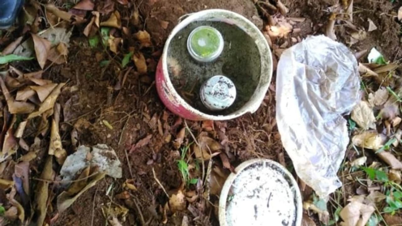 കണ്ണൂരിൽ വീണ്ടും സ്റ്റീൽ ബോംബുകൾ കണ്ടെത്തി; ബോംബ് സ്ക്വാഡെത്തി നിർവീര്യമാക്കി