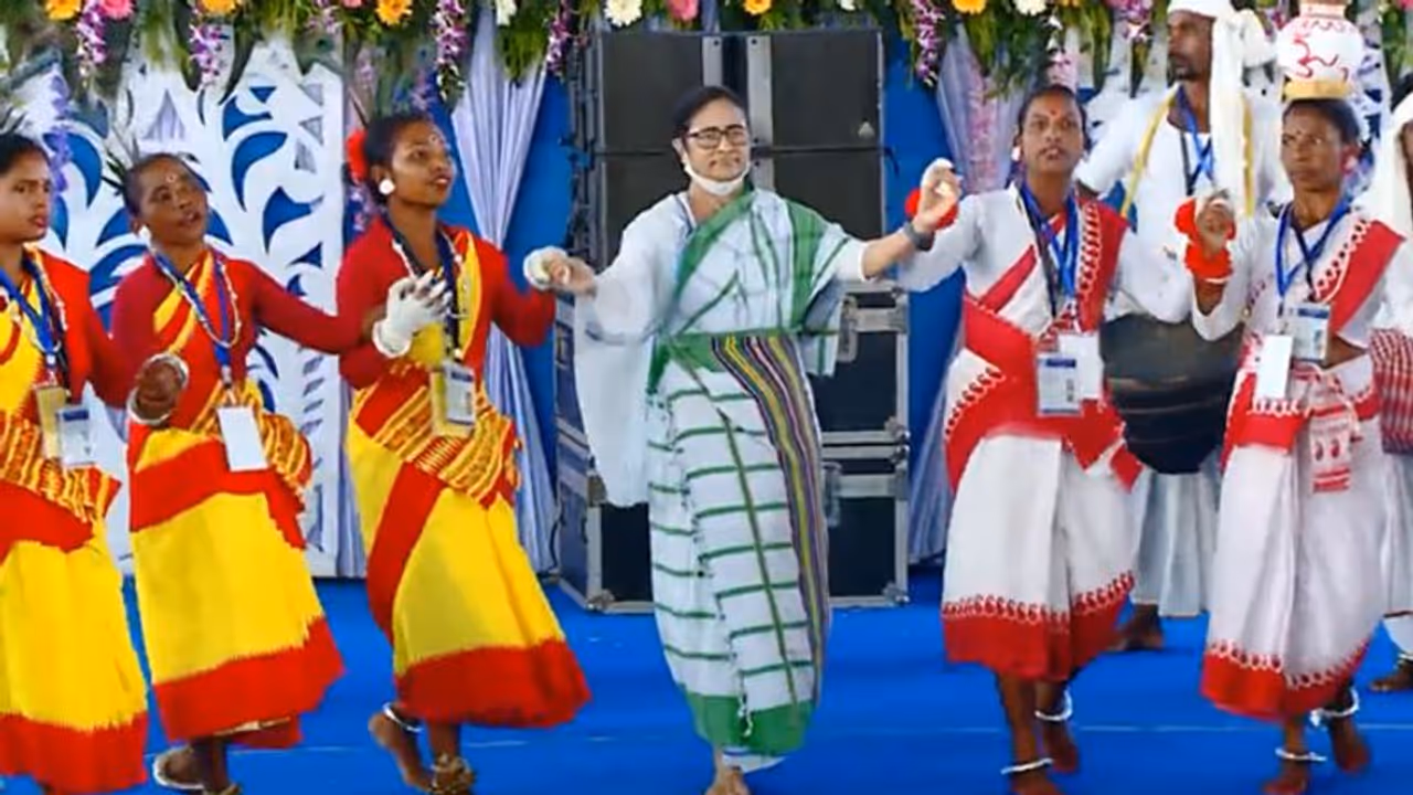 West Bengal CM Mamata Banerjee dances during mass marriage; watch West Bengal CM Mamata Banerjee dances during mass marriage; watch