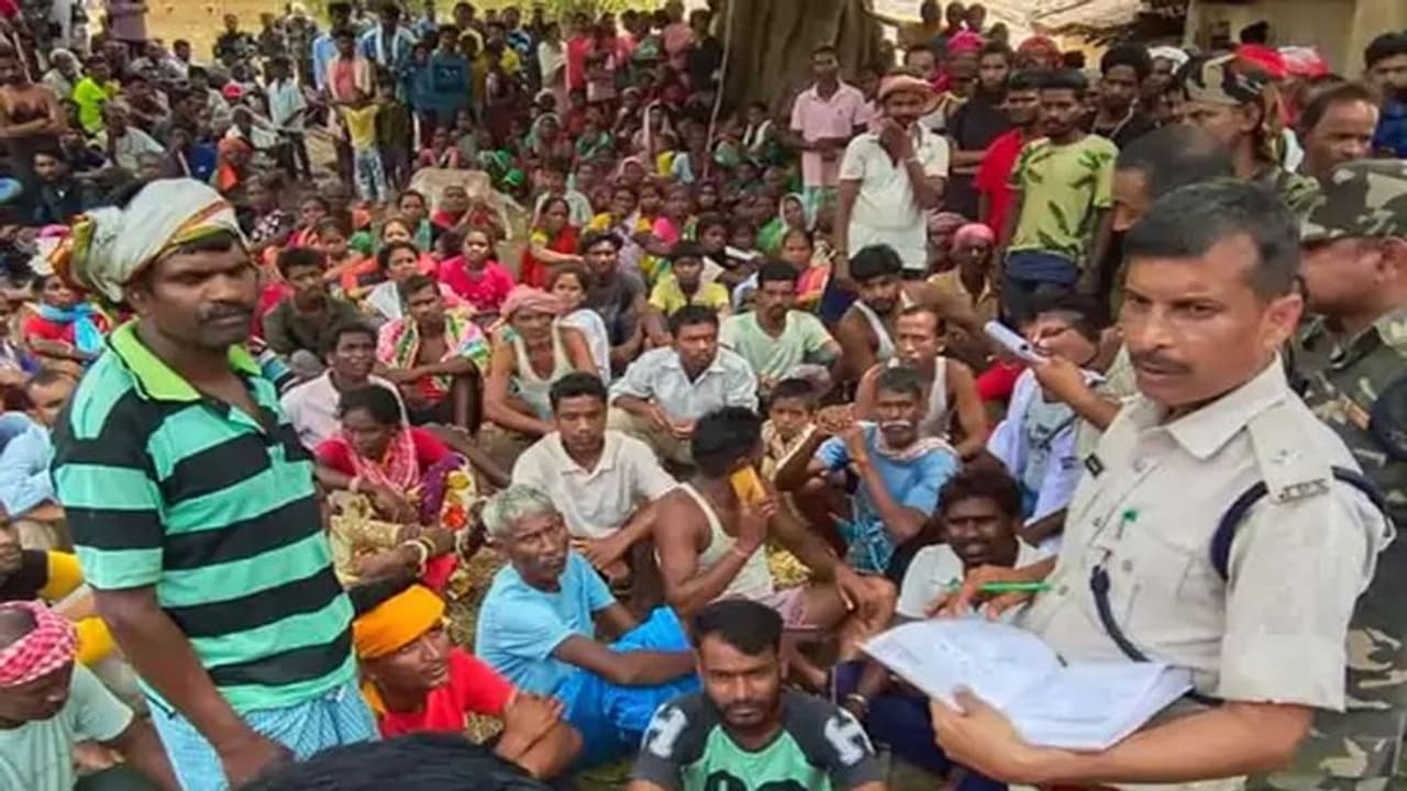 झारखंड में गैंगरेप के आरोपियों को खौफनाक सजा : भीड़ ने दौड़ा दौड़ाकर पीटा, फिर बाइक समेत जिंदा जलाया