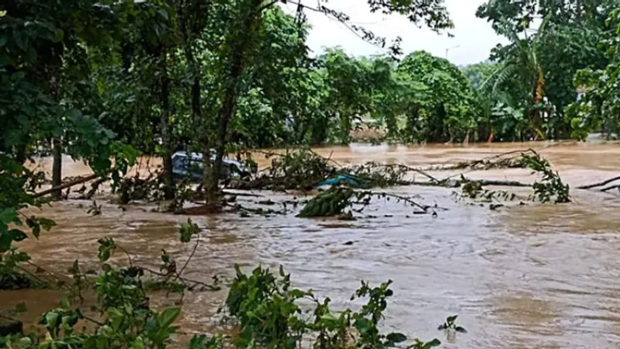 അസമിലും മേഘാലയയിലും അരുണാചലിലും പ്രളയം: നിരവധി മരണം, വ്യാപകനാശം 