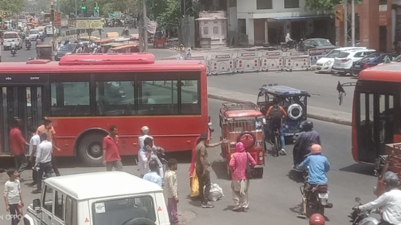जयपुर में हुआ चमत्कार! सामने खड़ी थी मौत, सौंकड़ों की जा सकती थी जान लेकिन... जयपुर में हुआ चमत्कार! सामने खड़ी थी मौत, सौंकड़ों की जा सकती थी जान लेकिन...