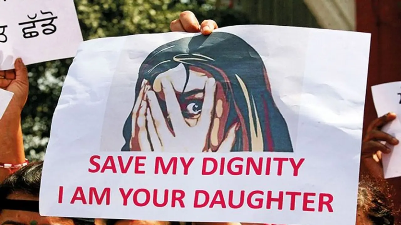 पाकिस्तान में यूनिसेफ की अधिकारी भी नहीं सेफ, जिस गार्ड को सुरक्षा के लिए घर पर तैनात किया उसी ने किया रेप पाकिस्तान में यूनिसेफ की अधिकारी भी नहीं सेफ, जिस गार्ड को सुरक्षा के लिए घर पर तैनात किया उसी ने किया रेप