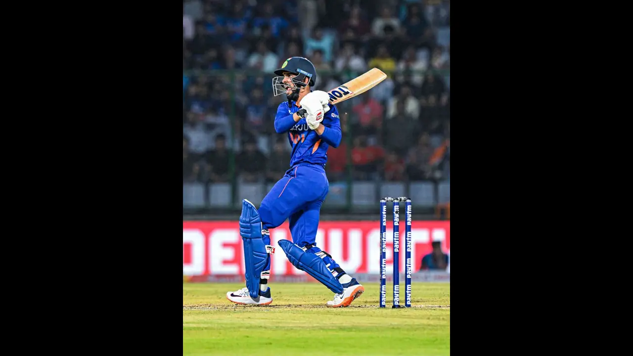 Vijay Hazare Trophy: Ruturaj Gaikwad shatters record 7 sixes in an over, breaks the Internet