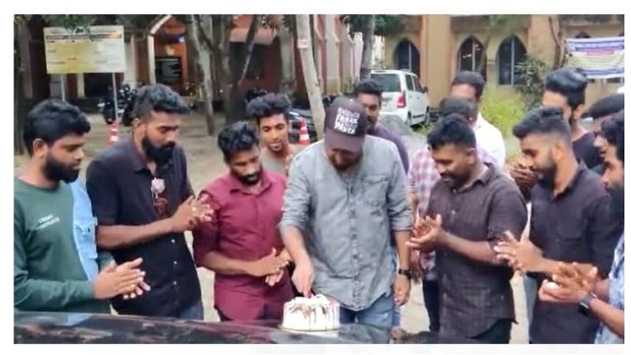  മയക്കുമരുന്ന് കേസില്‍ ജാമ്യം ; ഗുണ്ടകൾ കോടതി വളപ്പിൽ കേക്ക് മുറിച്ച് ആഘോഷിച്ചു