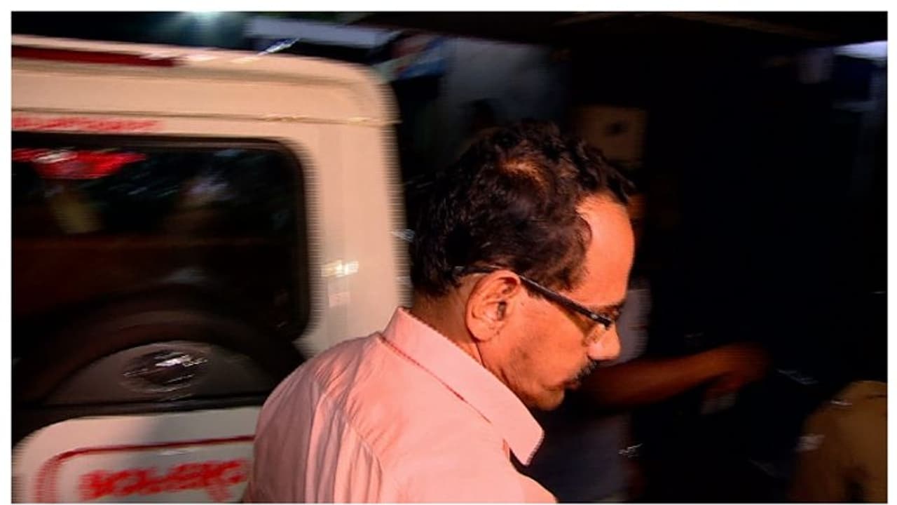 അധ്യാപകന് പ്രതിയായ പീഡനക്കേസുകളുടെ അന്വേഷണം: ആശങ്കയുമായി പൂര്വ വിദ്യാര്ത്ഥിനി കൂട്ടായ്മ അധ്യാപകന് പ്രതിയായ പീഡനക്കേസുകളുടെ അന്വേഷണം: ആശങ്കയുമായി പൂര്വ വിദ്യാര്ത്ഥിനി കൂട്ടായ്മ