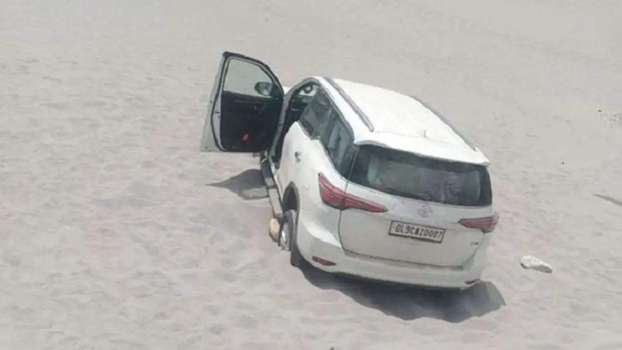 లడఖ్ ఎడారుల్లో వాహనం నడిపిన దంపతులు.. రూ.50వేల జరిమానా.. లడఖ్ ఎడారుల్లో వాహనం నడిపిన దంపతులు.. రూ.50వేల జరిమానా..