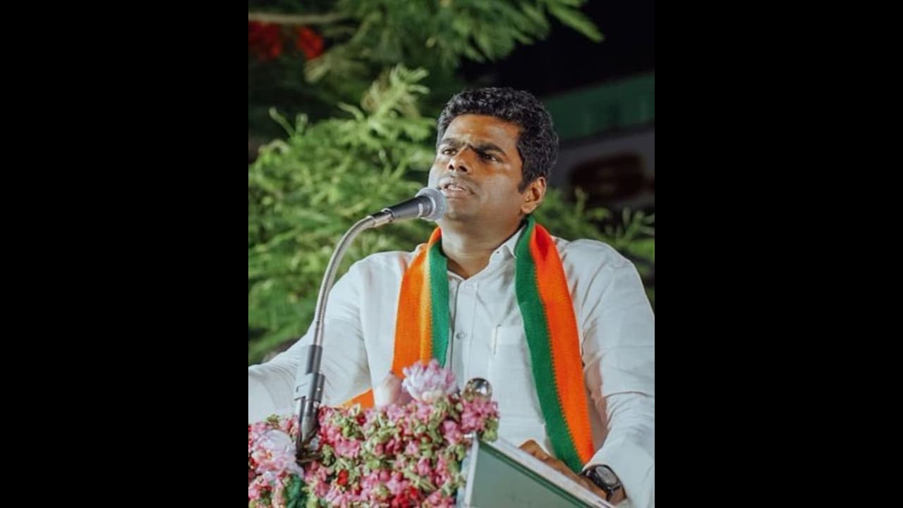 " சண்டைக்கு போனால் சட்டை கிழியத்தான் செய்யும்" , காங்கிரஸ் எம்பிக்களை கேலி செய்து சிரிக்கும் அண்ணாமலை. " சண்டைக்கு போனால் சட்டை கிழியத்தான் செய்யும்" , காங்கிரஸ் எம்பிக்களை கேலி செய்து சிரிக்கும் அண்ணாமலை.