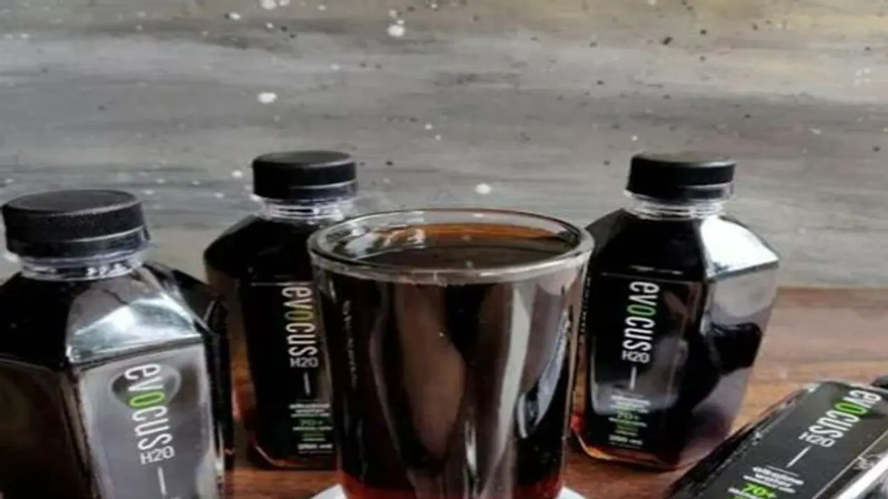 ब्लैक वाटर क्या वजन को करता है कंट्रोल, बढ़ते क्रेज के बीच जानें इसका सच