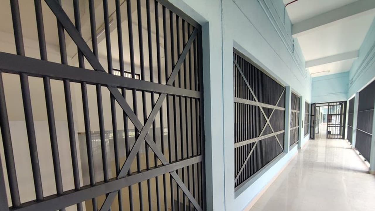 భార్యకు శారీరక, మానసిక వేధింపులు.. భర్తకు మూడేళ్ల జైలు, పదివేల జరిమానా.. 