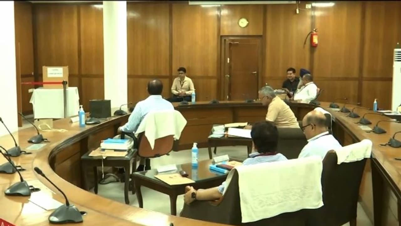 Rajyasabha election : രാജ്യസഭാ തെരഞ്ഞെടുപ്പിൽ വോട്ടെടുപ്പ് പുരോഗമിക്കുന്നു, 16 സീറ്റുകളിൽ ശക്തമായ മത്സരം Rajyasabha election : രാജ്യസഭാ തെരഞ്ഞെടുപ്പിൽ വോട്ടെടുപ്പ് പുരോഗമിക്കുന്നു, 16 സീറ്റുകളിൽ ശക്തമായ മത്സരം