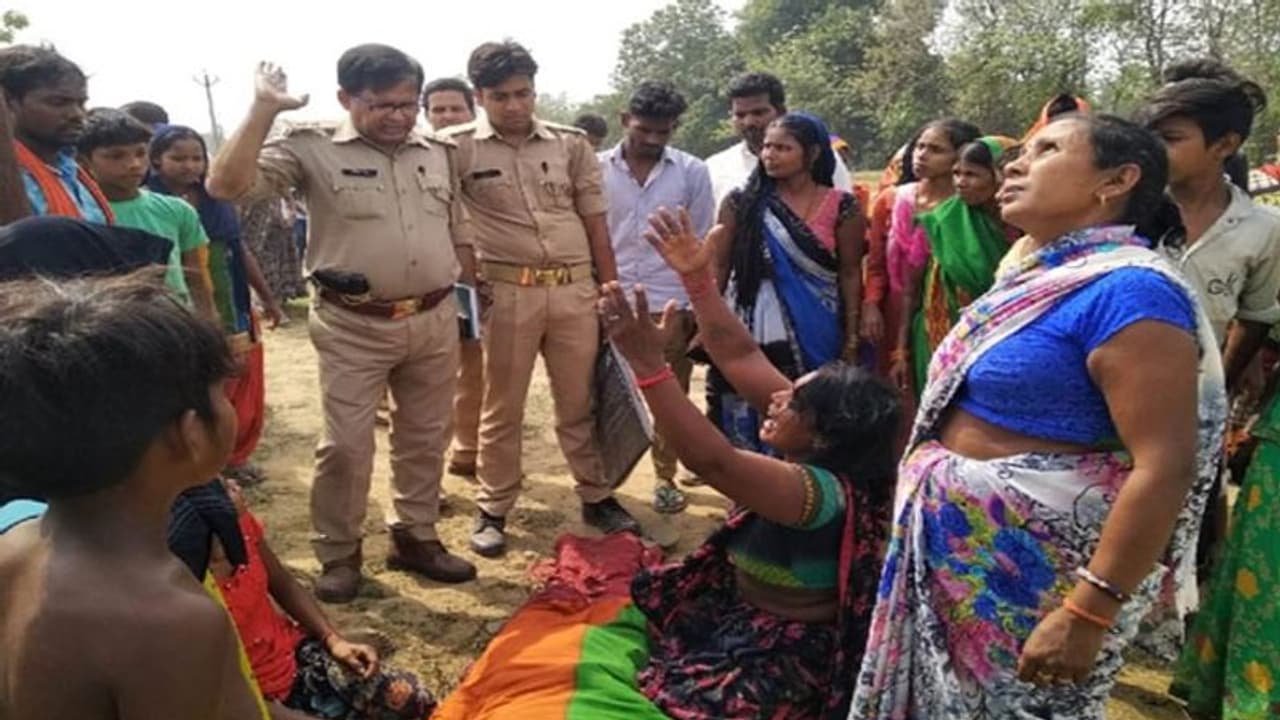 बिजली विभाग की लापरवाही ने ली एक और संविदा लाइनमैन की जान, फोन पर शटडाउन कराने के बाद भी आता रहा करंट बिजली विभाग की लापरवाही ने ली एक और संविदा लाइनमैन की जान, फोन पर शटडाउन कराने के बाद भी आता रहा करंट