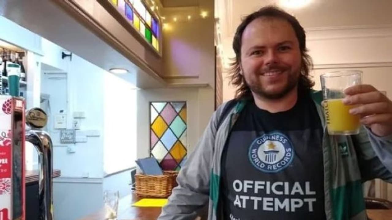 शख्स ने पब में जाकर किया ऐसा कारनामा बन गया गिनीज बुक ऑफ द वर्ल्ड रिकॉर्ड शख्स ने पब में जाकर किया ऐसा कारनामा बन गया गिनीज बुक ऑफ द वर्ल्ड रिकॉर्ड