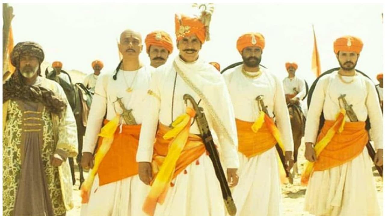 അക്ഷയ് കുമാര് ചിത്രം പരാജയമായി, പണം തിരിച്ചു നല്കണമെന്ന് 'പൃഥ്വിരാജി'ന്റെ വിതരണക്കാര് അക്ഷയ് കുമാര് ചിത്രം പരാജയമായി, പണം തിരിച്ചു നല്കണമെന്ന് 'പൃഥ്വിരാജി'ന്റെ വിതരണക്കാര്