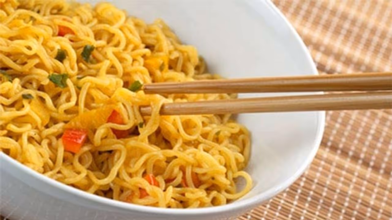 एक पैकेट मैगी में होती हैं कितनी कैलोरीज? इसे बर्न करने के लिए आपको करनी पड़ेगी इतनी मेहनत