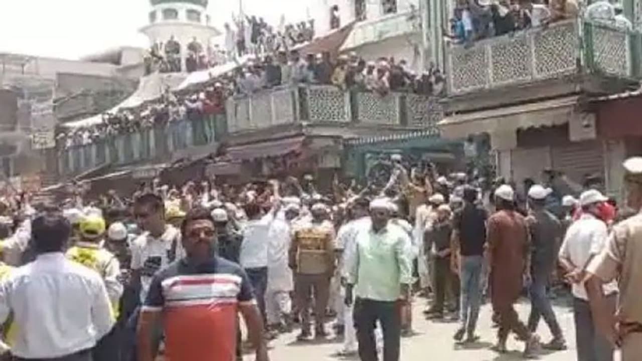 सहारनपुर से आईं प्रदर्शन और बवाल की तस्वीरें, अधिकारियों ने कहा ऑल इज वेल सहारनपुर से आईं प्रदर्शन और बवाल की तस्वीरें, अधिकारियों ने कहा ऑल इज वेल