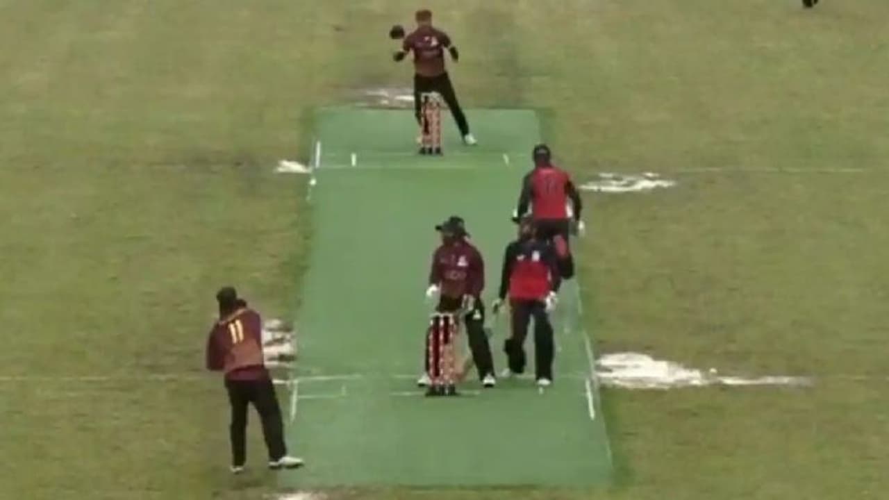 Bizarre Run ಯೂರೋಪಿಯನ್ ಕ್ರಿಕೆಟ್ ಲೀಗ್ನಲ್ಲಿ ಕಾಮಿಡಿ ರನ್..! ವಿಡಿಯೋ ವೈರಲ್ Bizarre Run ಯೂರೋಪಿಯನ್ ಕ್ರಿಕೆಟ್ ಲೀಗ್ನಲ್ಲಿ ಕಾಮಿಡಿ ರನ್..! ವಿಡಿಯೋ ವೈರಲ್