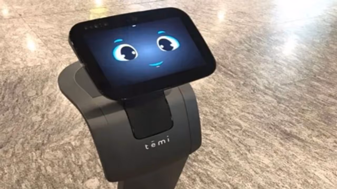 சூப்பர் செய்தி !! விமான நிலையத்தில் பயணிகளுக்கு உதவ நடமாடும் ரோபோ அறிமுகம்..