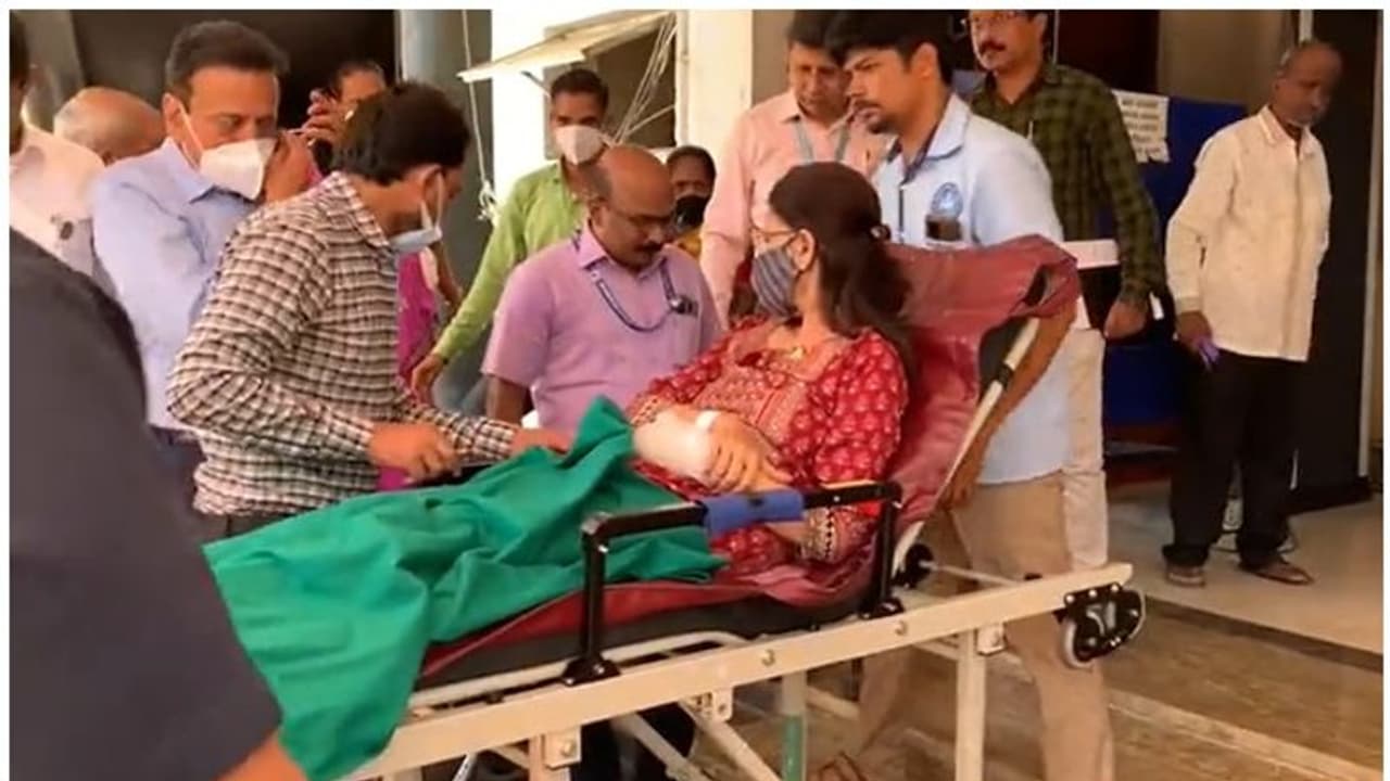 Rajya Sabha Election 2022: ఓటు వేయడానికి స్ట్రెచర్‌పై వచ్చిన ఎమ్మెల్యే.. వీడియో వైరల్