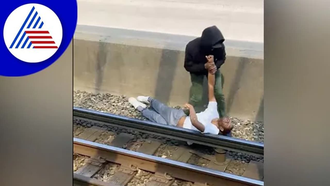 ಮೆಟ್ರೋ ಹಳಿ ಮೇಲೆ ಬಿದ್ದು ವಿಲ ವಿಲ ಒದ್ದಾಡ್ತಿದ್ದವನ ರಕ್ಷಿಸಿದ ಯುವಕ : ವಿಡಿಯೋ