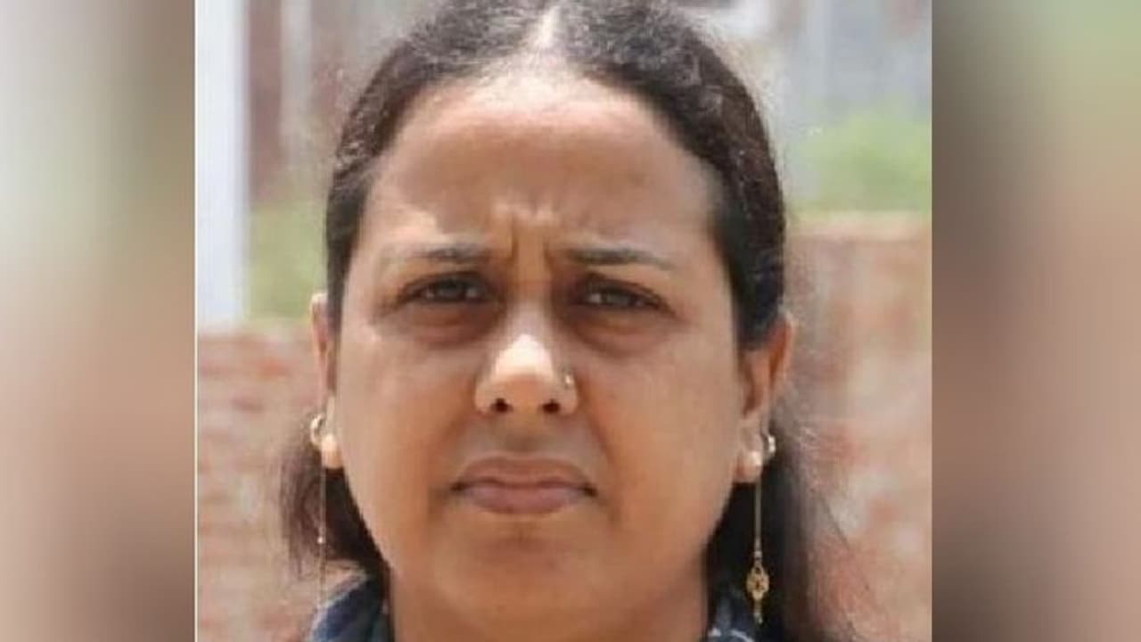 അമ്മയെ കൊന്ന ശേഷം 16 കാരന്റെ ആഘോഷം; കൂട്ടുകാരുമൊത്ത് സിനിമ, കഴിക്കാൻ മുട്ടക്കറി, ദുര്ഗന്ധം തടയാൻ റൂം സ്പ്രേ അമ്മയെ കൊന്ന ശേഷം 16 കാരന്റെ ആഘോഷം; കൂട്ടുകാരുമൊത്ത് സിനിമ, കഴിക്കാൻ മുട്ടക്കറി, ദുര്ഗന്ധം തടയാൻ റൂം സ്പ്രേ