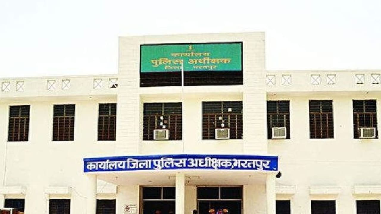 सगाई के बाद मंगेतर कॉन्स्टेबल ने महिला कॉन्स्टेबल से धीरे धीरे हड़पे 9 लाख, शराब पिलाकर संबंध भी बनाए