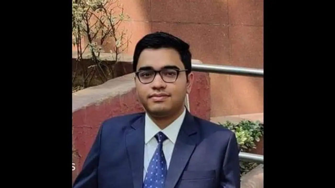 হুইল চেয়ারে বসে ইসরোর বিজ্ঞানী কার্তিক কনসাল ইউপিএসসি ক্র্যাক করলেন