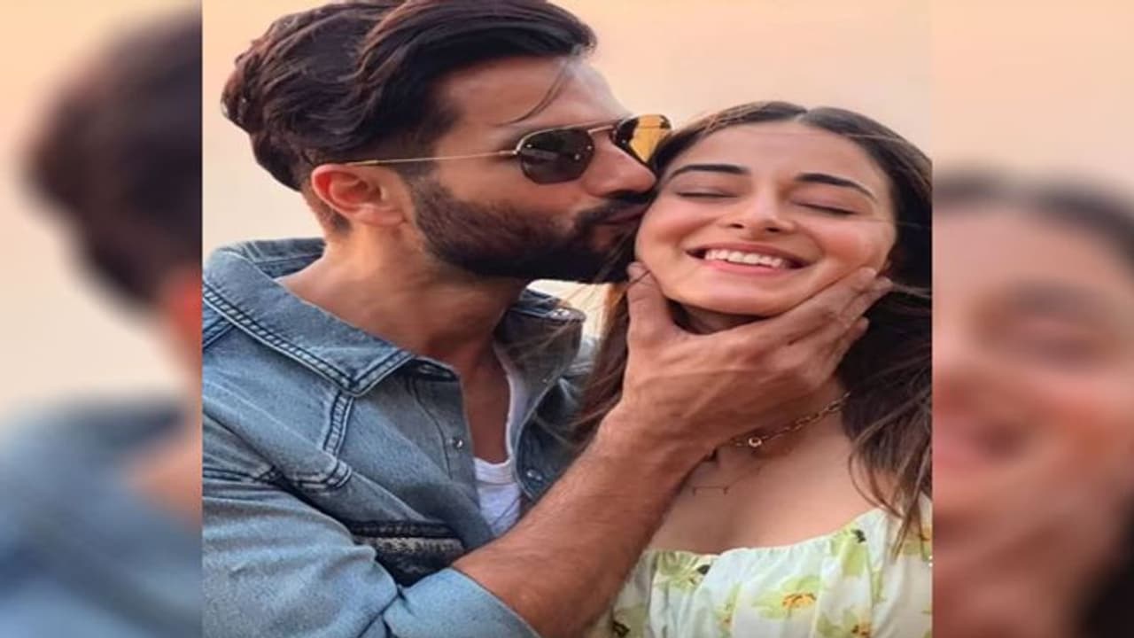 शाहिद कपूर अपने से आधी उम्र की एक्ट्रेस अनन्या पांडे संग करेंगे रोमांस! 'कबीर सिंह' ने दिया कुछ ऐसा जवाब शाहिद कपूर अपने से आधी उम्र की एक्ट्रेस अनन्या पांडे संग करेंगे रोमांस! 'कबीर सिंह' ने दिया कुछ ऐसा जवाब