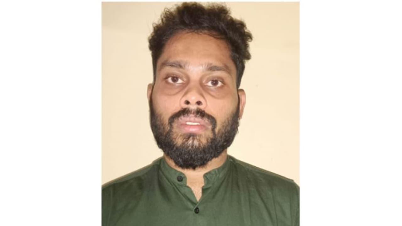 40 പവൻ സ്വർണം വാങ്ങി; ആപ്പ് വഴി പണം അയച്ചിട്ടുണ്ടെന്ന് പറഞ്ഞ് 'ആപ്പിലാക്കിയ' പ്രതി ഒടുവിൽ കുടുങ്ങി