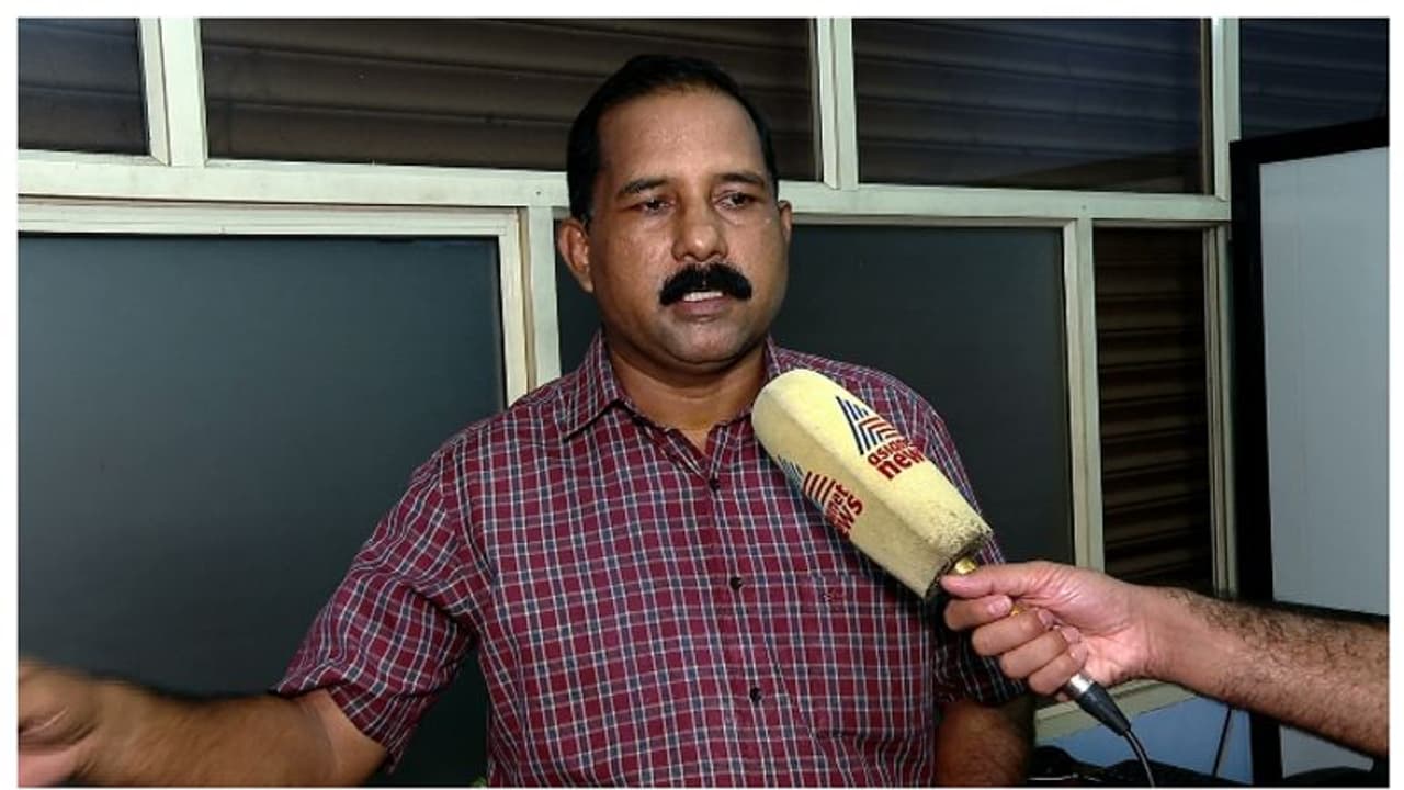 'കണ്ണൂരില് ജീവിക്കുന്നത് പേടിയോടെ', ഭീഷണി ഗൗരവത്തിലുള്ളതെന്ന് മാധ്യമപ്രവർത്തകൻ ശിവദാസൻ കരിപ്പാൽ 'കണ്ണൂരില് ജീവിക്കുന്നത് പേടിയോടെ', ഭീഷണി ഗൗരവത്തിലുള്ളതെന്ന് മാധ്യമപ്രവർത്തകൻ ശിവദാസൻ കരിപ്പാൽ