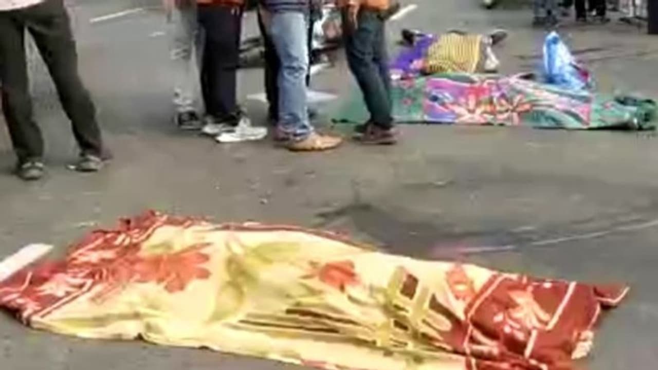 बिहार में 9 लोगों की एक साथ दर्दनाक मौत, सज धज के निकला परिवार खून से सन गया, बड़ा ही भयानक था वो मंजर बिहार में 9 लोगों की एक साथ दर्दनाक मौत, सज धज के निकला परिवार खून से सन गया, बड़ा ही भयानक था वो मंजर