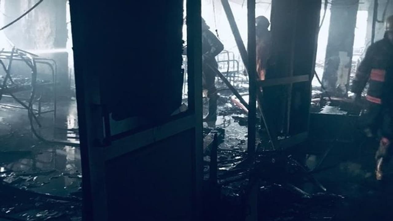 दिल्ली के एक अस्पताल में लगी आग, 65 साल के मरीज की मौत, खत्म हो गया था ऑक्सीजन सपोर्ट दिल्ली के एक अस्पताल में लगी आग, 65 साल के मरीज की मौत, खत्म हो गया था ऑक्सीजन सपोर्ट