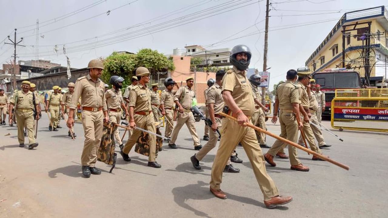 Prayagraj Atala violence: 304 మంది నిర‌స‌న‌కారుల‌ను అరెస్ట్ చేసిన యూపీ పోలీసులు ! 