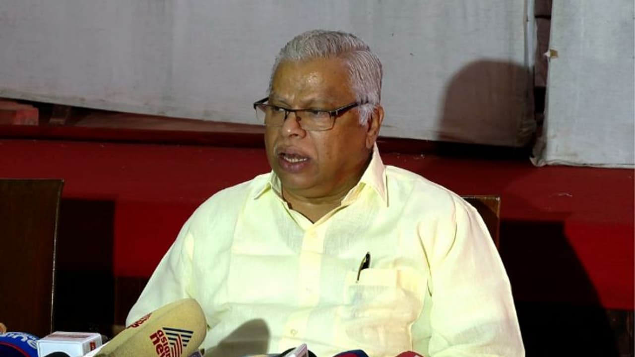 വിമാനത്തിലെ പ്രതിഷേധം: കോണ്‍ഗ്രസ് നേതൃത്വം ജനങ്ങളോട് മാപ്പ് പറയണമെന്ന് എം.വി ജയരാജൻ