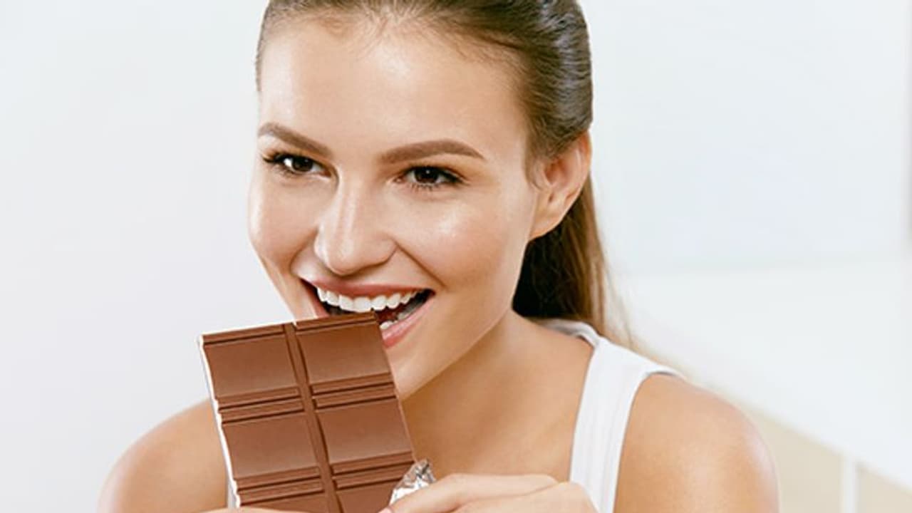 ഡാർക്ക് ചോക്ലേറ്റ് പ്രിയരാണോ? എങ്കിൽ അറിഞ്ഞിരിക്കേണ്ടത്... ഡാർക്ക് ചോക്ലേറ്റ് പ്രിയരാണോ? എങ്കിൽ അറിഞ്ഞിരിക്കേണ്ടത്...
