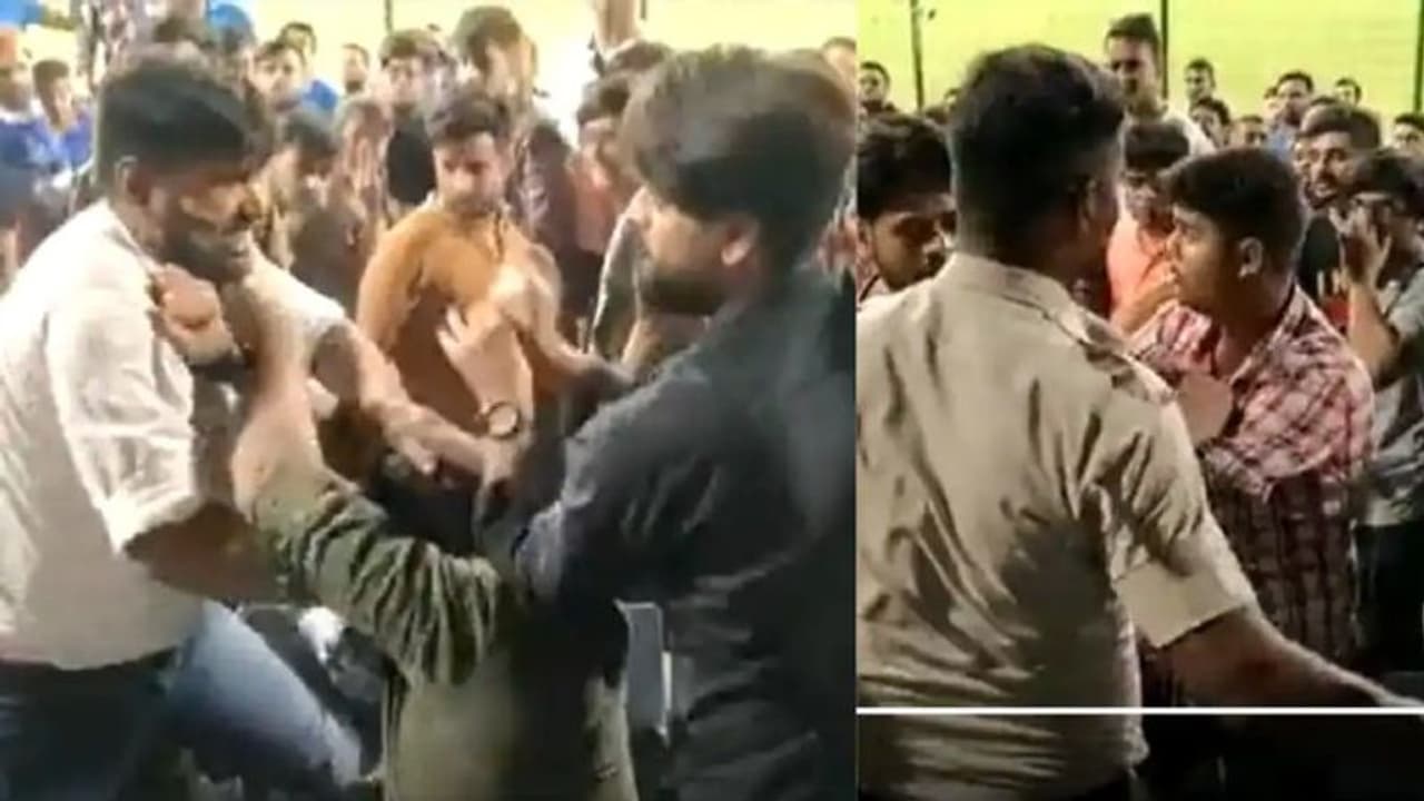 IND vs SA: ஸ்டேடியத்தில் வெறித்தனமா அடித்துக்கொண்ட வீரர்கள்..! விலக்கிவிட்ட போலீஸ்.. வீடியோ IND vs SA: ஸ்டேடியத்தில் வெறித்தனமா அடித்துக்கொண்ட வீரர்கள்..! விலக்கிவிட்ட போலீஸ்.. வீடியோ