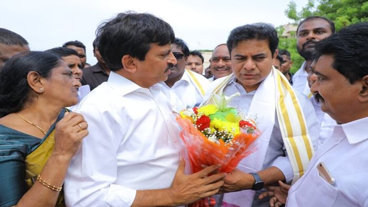 ఉమ్మడి ఖమ్మం జిల్లా ముఖ్యనేతలతో కేటీఆర్ భేటీ.. హాజరైన తుమ్మల, పొంగులేటి.. ఉమ్మడి ఖమ్మం జిల్లా ముఖ్యనేతలతో కేటీఆర్ భేటీ.. హాజరైన తుమ్మల, పొంగులేటి..