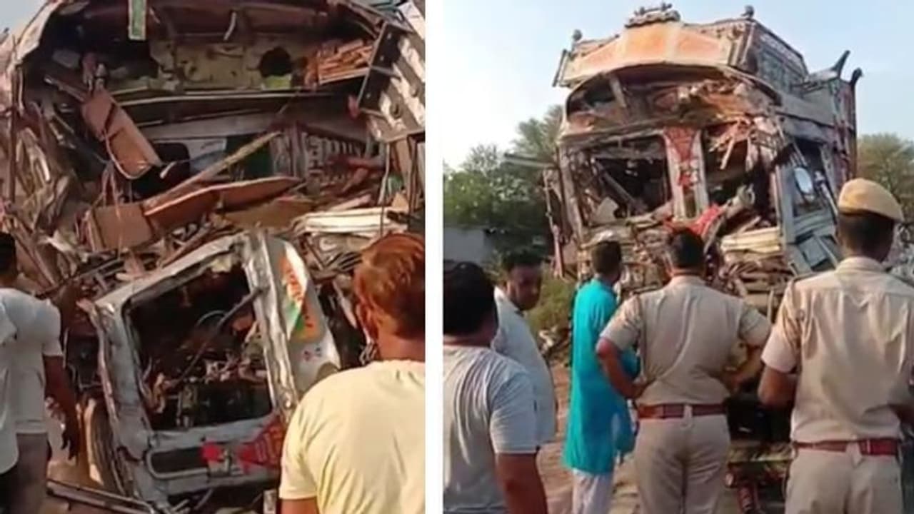 राजस्थान में ट्रक के टकराते ही भयानक धमाका, सड़क पर चिपक गईं लाशें, कंकड़ पत्थर की तरह बटोरे शवों के टुकड़े राजस्थान में ट्रक के टकराते ही भयानक धमाका, सड़क पर चिपक गईं लाशें, कंकड़ पत्थर की तरह बटोरे शवों के टुकड़े