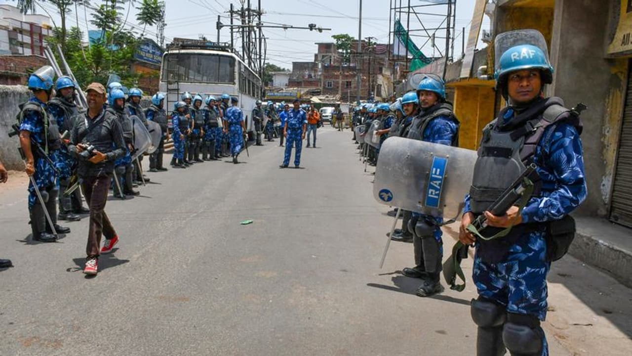 ಭುಗಿಲೆದ್ದ ಪ್ರವಾದಿ ವಿವಾದ: ಹೌರಾದಲ್ಲಿ ಹಿಂಸೆ, ಕಾಶ್ಮೀರದ ಚೀನಾಬ್ ಉದ್ವಿಗ್ನ! ಭುಗಿಲೆದ್ದ ಪ್ರವಾದಿ ವಿವಾದ: ಹೌರಾದಲ್ಲಿ ಹಿಂಸೆ, ಕಾಶ್ಮೀರದ ಚೀನಾಬ್ ಉದ್ವಿಗ್ನ!