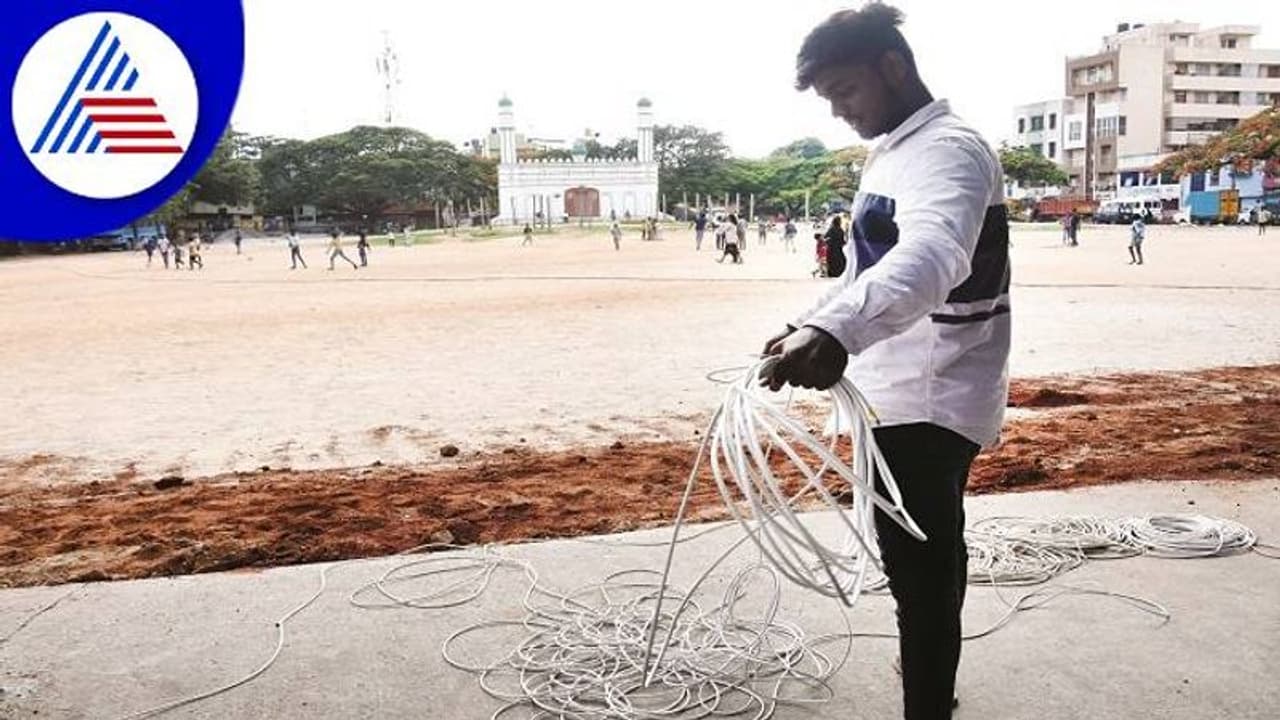 ಬೆಂಗಳೂರು: ಚಾಮರಾಜಪೇಟೆಯ ವಿವಾದಿತ ಈದ್ಗಾದಲ್ಲಿ ಗಣೇಶೋತ್ಸವ ಬಹುತೇಕ ಖಚಿತ ಬೆಂಗಳೂರು: ಚಾಮರಾಜಪೇಟೆಯ ವಿವಾದಿತ ಈದ್ಗಾದಲ್ಲಿ ಗಣೇಶೋತ್ಸವ ಬಹುತೇಕ ಖಚಿತ