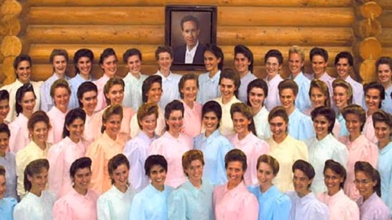 इस 'गुरु' ने की 78 शादी, 25 बीवी नाबालिग थीं, सबसे बड़ी की उम्र 66 साल, 5 साल की बच्चियों का भी किया यौन शोषण इस 'गुरु' ने की 78 शादी, 25 बीवी नाबालिग थीं, सबसे बड़ी की उम्र 66 साल, 5 साल की बच्चियों का भी किया यौन शोषण